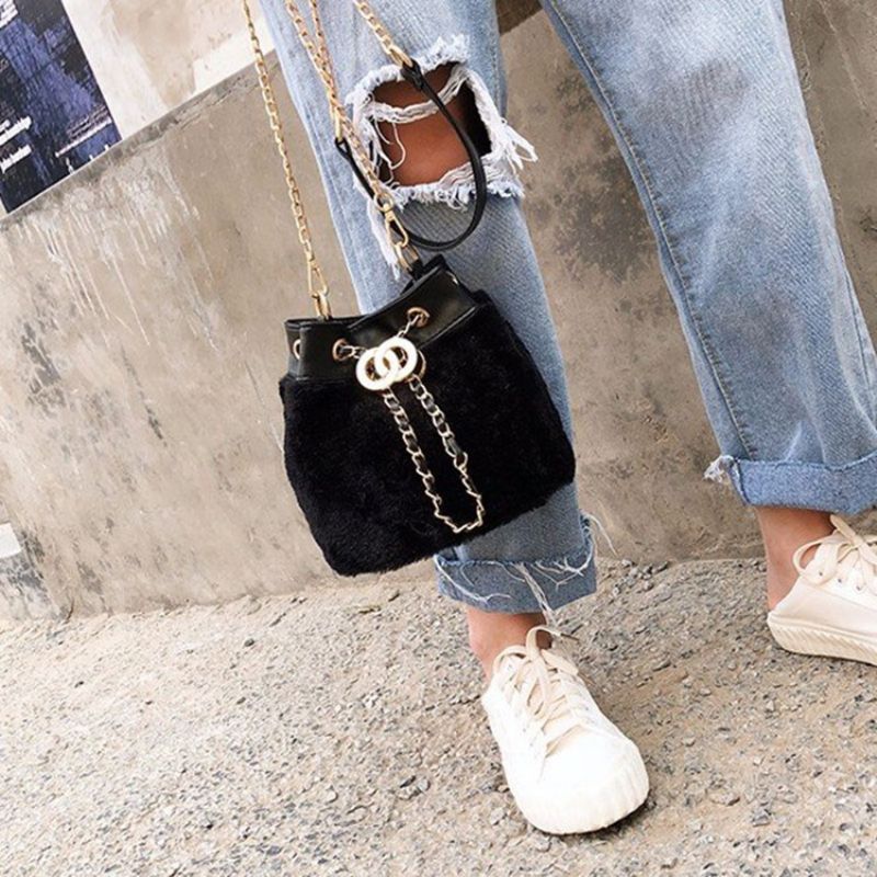 Kabelky Crossbody Ve Tvaru Sudu Z Obyčejné Umělé Kožešiny