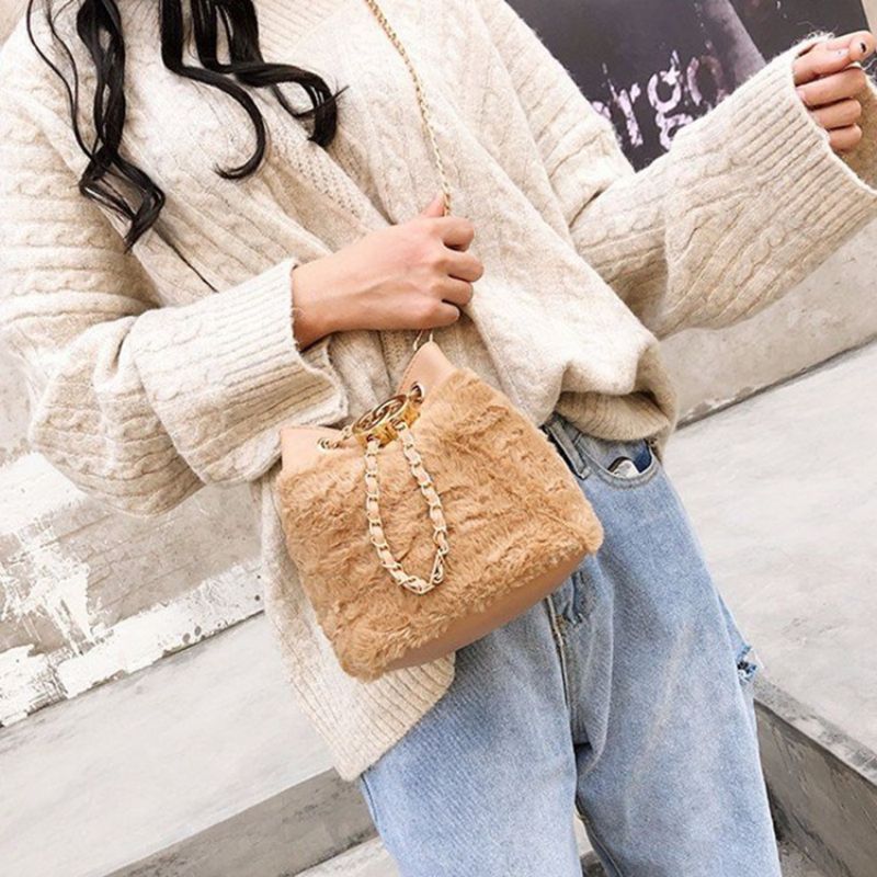 Kabelky Crossbody Ve Tvaru Sudu Z Obyčejné Umělé Kožešiny