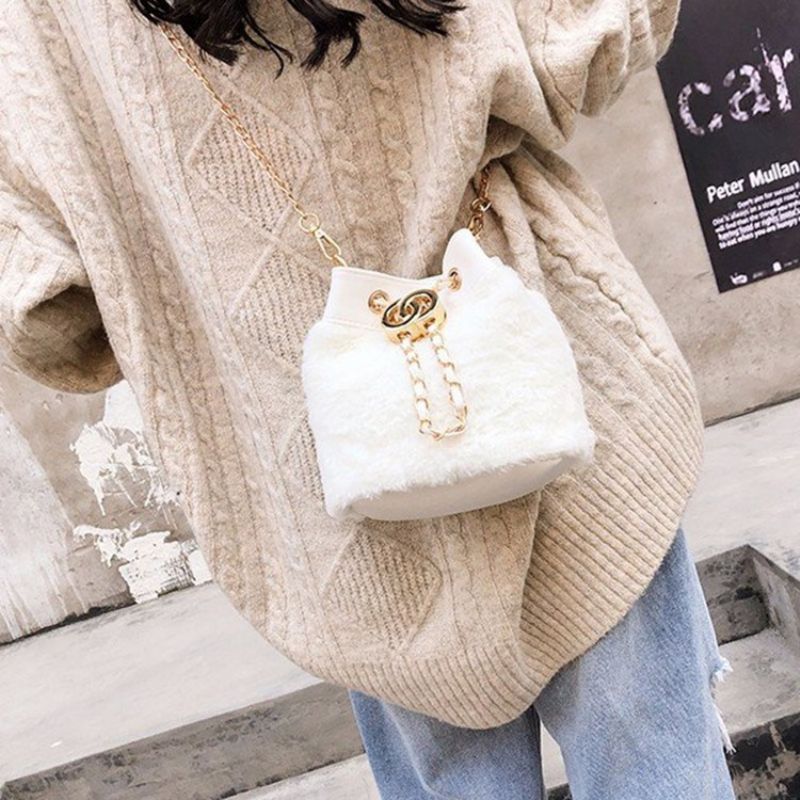 Kabelky Crossbody Ve Tvaru Sudu Z Obyčejné Umělé Kožešiny